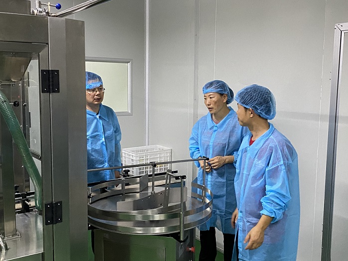 1592817773391098015.jpg 食品学院走访就业市场.jpg